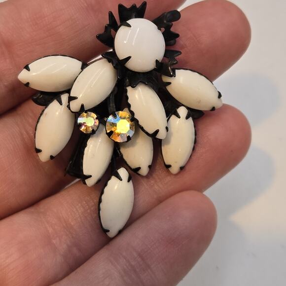 Vintage White Milk Glass AB Rhinestone Black Japanned Floral Spray Brooch 1960s - Picture 1 of 4